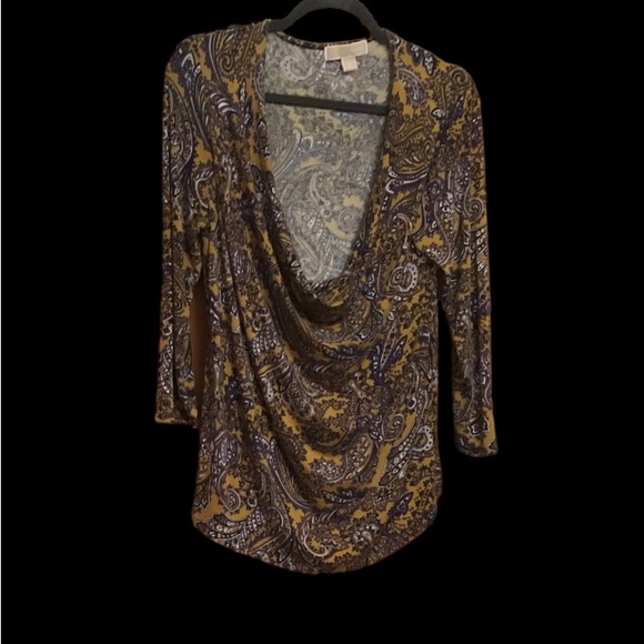 Michael Kors long sleeve slip over blouse with low cut neck. Mostly gold print - Picture 2 of 7